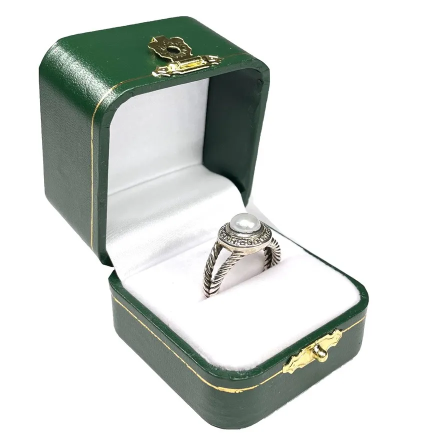 [65-164] GREEN LEATHERETTE WITH GOLDEN LATCH RING BOX